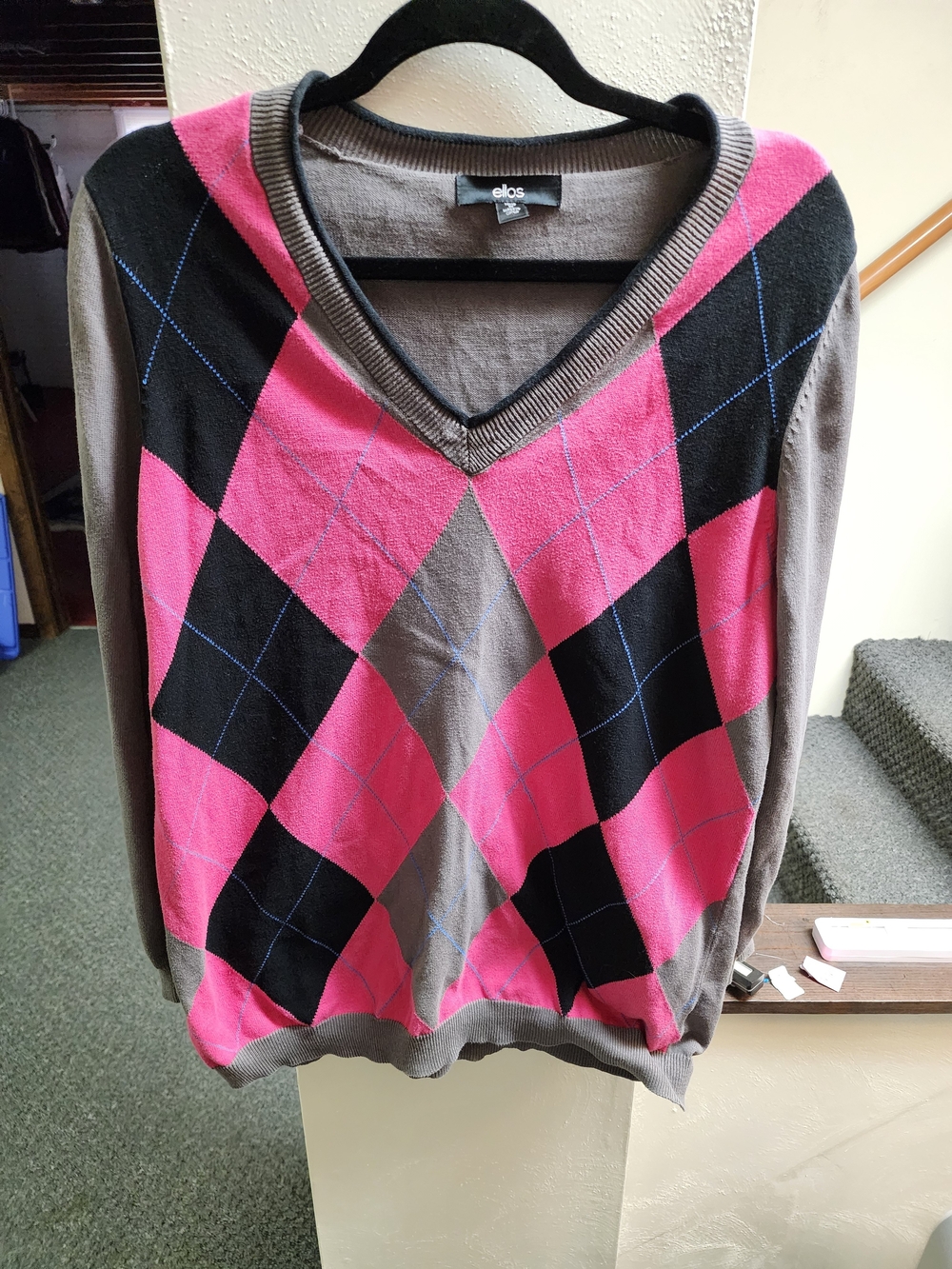 ellos Sz M Hot Pink and Black Argyle V-Neck Sweater 100 Cotton